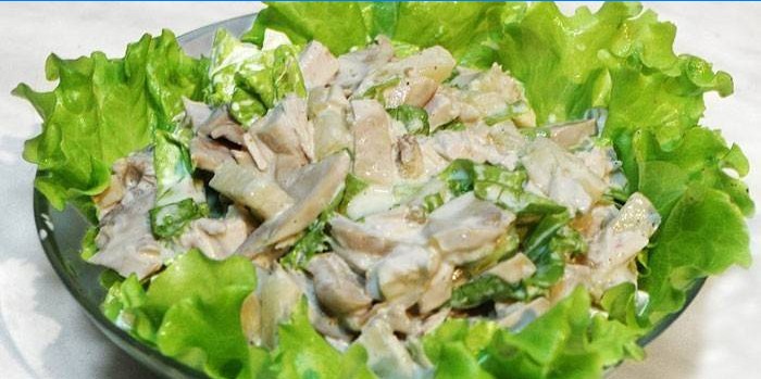 Salat med champignons og pickles