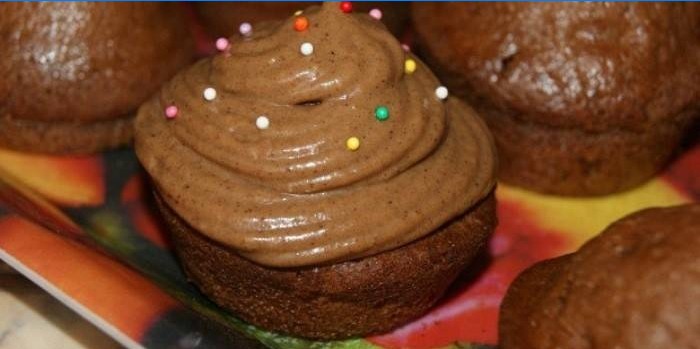 Chokolade creme creme fraiche på muffins