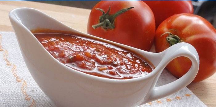 Tomatsaus i en sauce båd