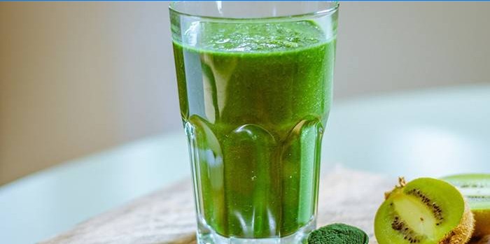 Glas med Spirulina-opløsning