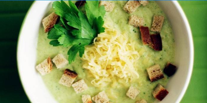 Broccoli suppe med ost og krutonger