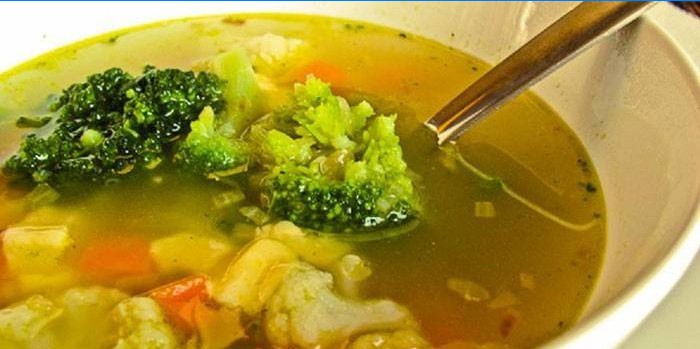 Kød bouillon grøntsagssuppe