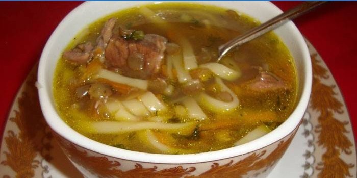 Oksekød buljong nudelsuppe