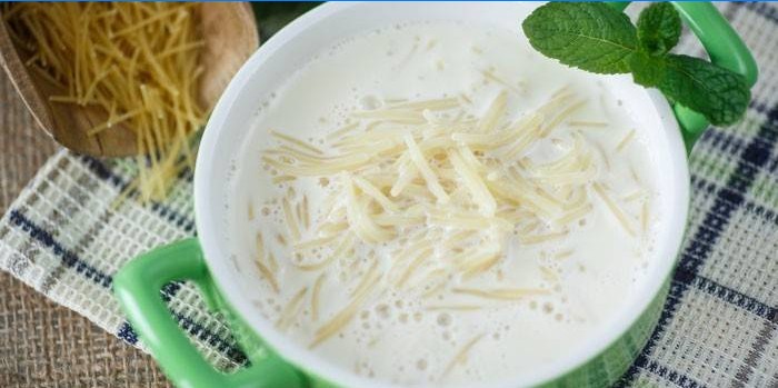 Vermicelli mælkesuppe