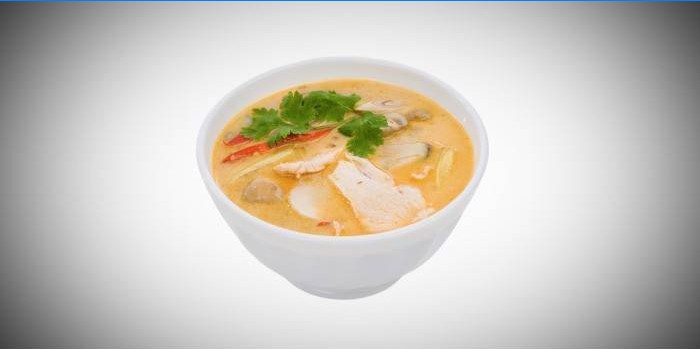 Tom yum suppe med kylling og kokosmelk