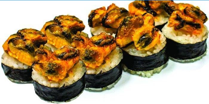Bagte ruller med nori, ris og muslinger
