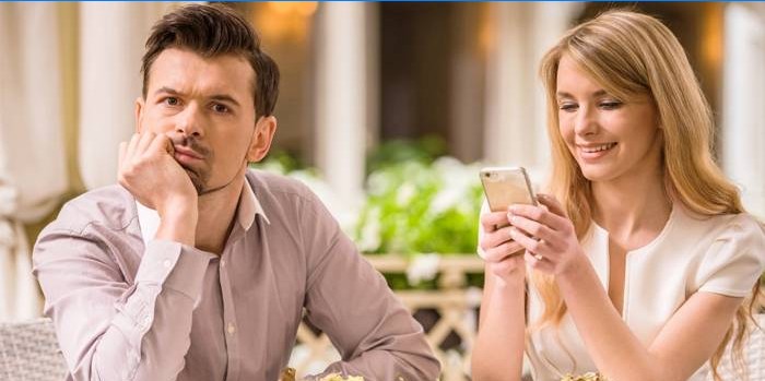 Fyren og pigen med telefonen