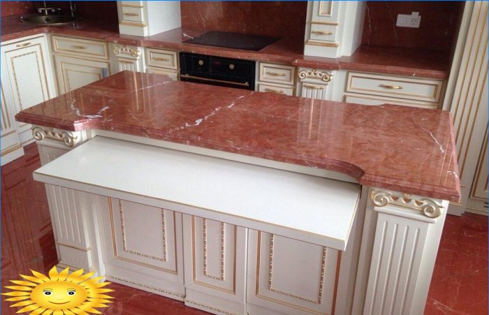 Køkkenø med marmorplade