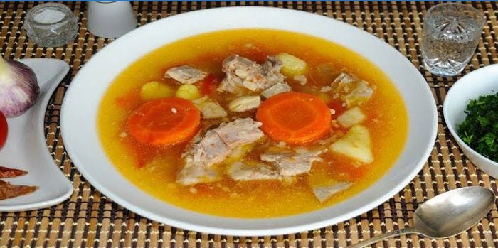 Usbekisk lammesuppe