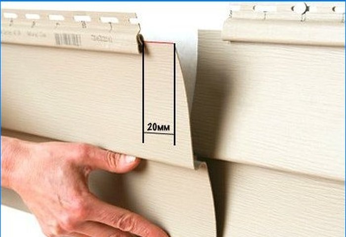 DIY vinyl sidespor installation