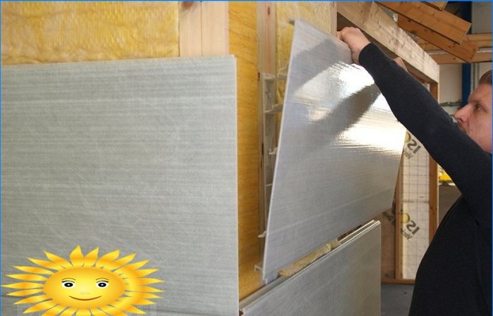 Varmeisolering af et træhus under en ventilationsfacade