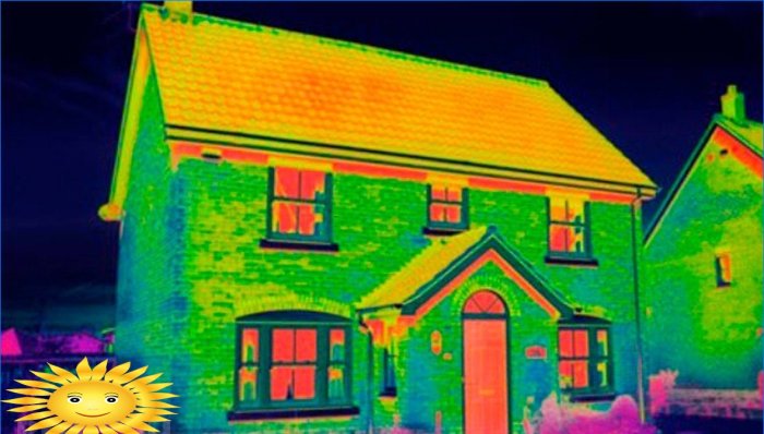 Inspektion af et hjem med en termisk billedbehandling: finde varmelækager