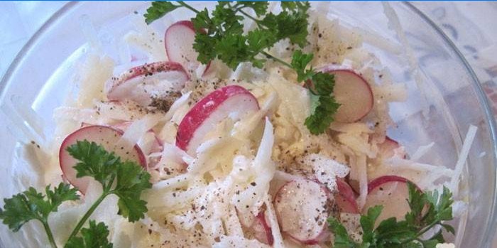 Radise og Kohlrabi salat
