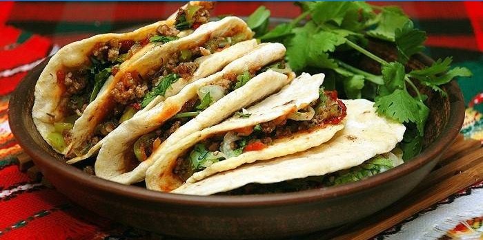 Taco med kød og grøntsager