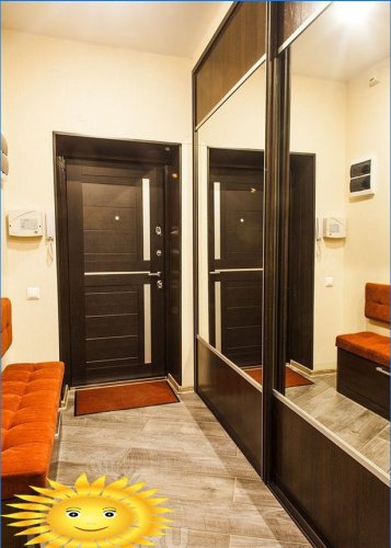 Glidende garderobe i korridoren