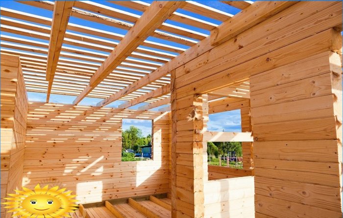 Konstruktion fra solide profilerede træstammer