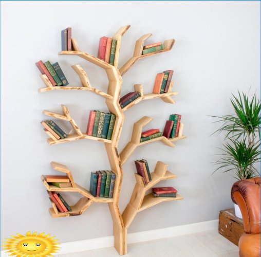 Originale boghylder i form af et træ