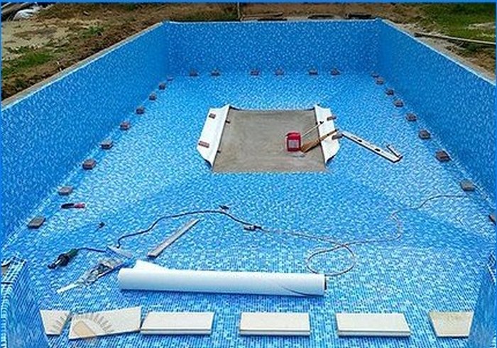 Vandtætning mod pool - valg af materialer og teknologier