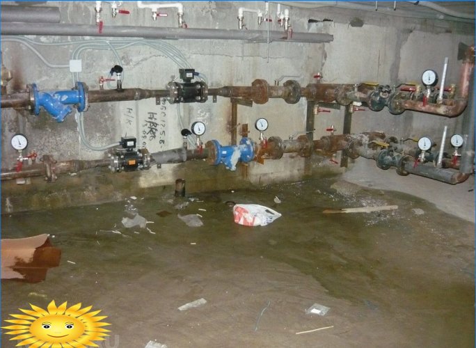 Vand i kælderen i en bygning i flere etager