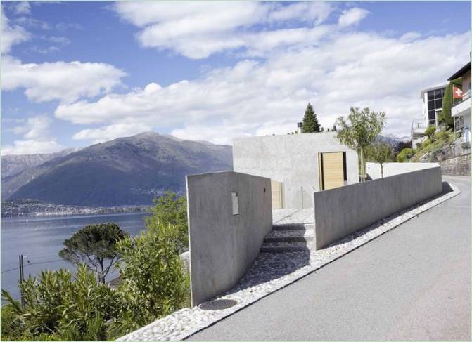 Hus med panoramaudsigt over Lago Maggiore fra Wespi de Meuron, Ronzo, Sant´Abbondio, Schweiz