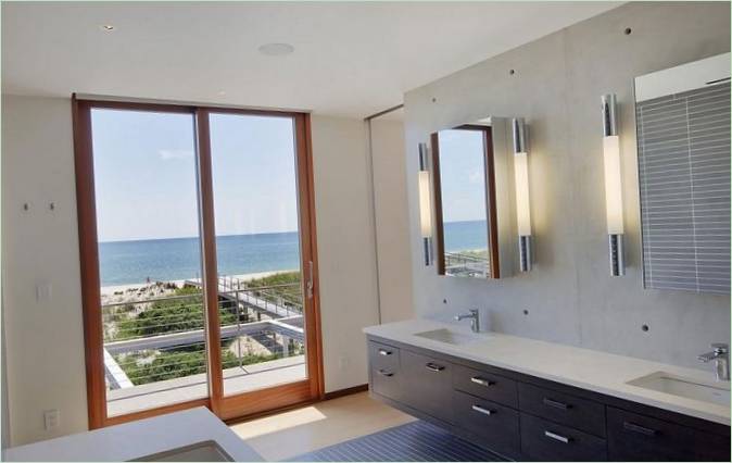 Badeværelse interiør i et strandhus i Hamptons i USA