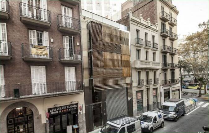 Lukket altan i byhus Boliger i Barcelona i Spanien