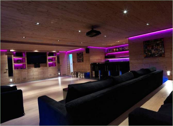 Hjemmebiograf i Indigo chalet