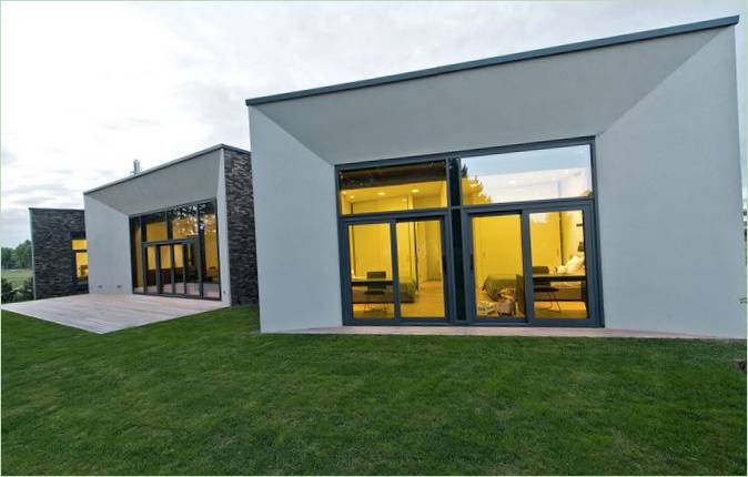 Udvendigt design af privat hjem af UAB Architektu biuras