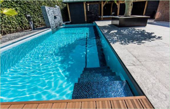 Trappen i en swimmingpool