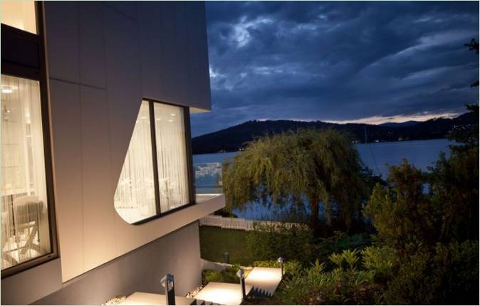 Snehvid bolig ved søen af Spado Architects, Kärnten, Østrig
