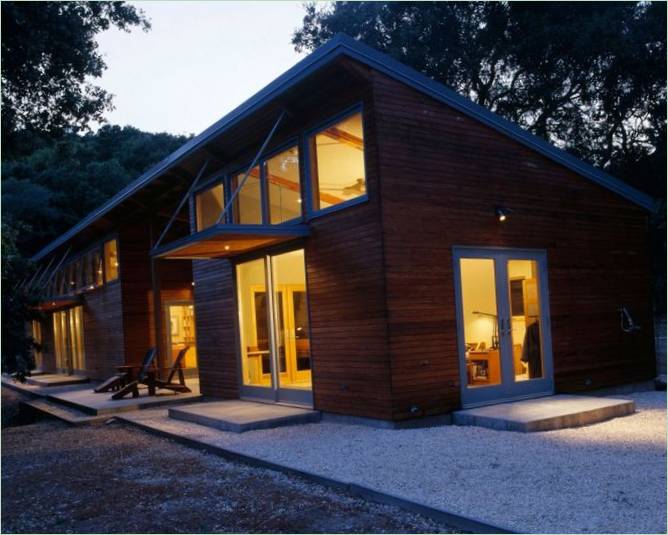 Belysning af Manzanita House om aftenen