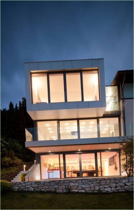 Den snehvide bolig ved søen af Spado Architects, Kärnten, Østrig