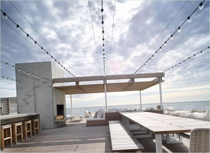Posh villa ved havet: Åben spiseplads på øverste etage