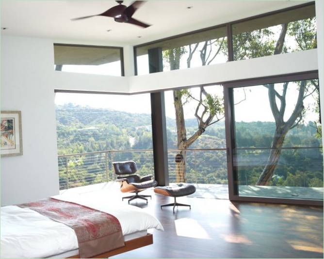 Residence Mandeville Canyon hus på en bakke