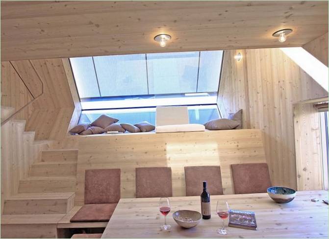 Lounge på en vindueskarm i hjemmet Ufogel