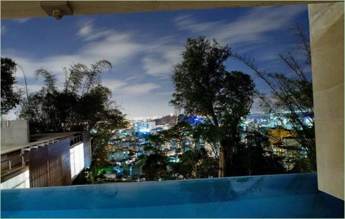 Panoramisk swimmingpool i et privat hjem i Rio