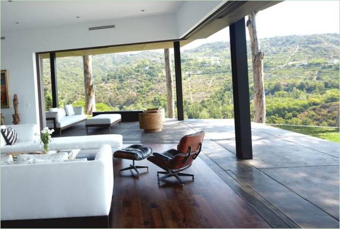 Residence Mandeville Canyon hus på en bakke