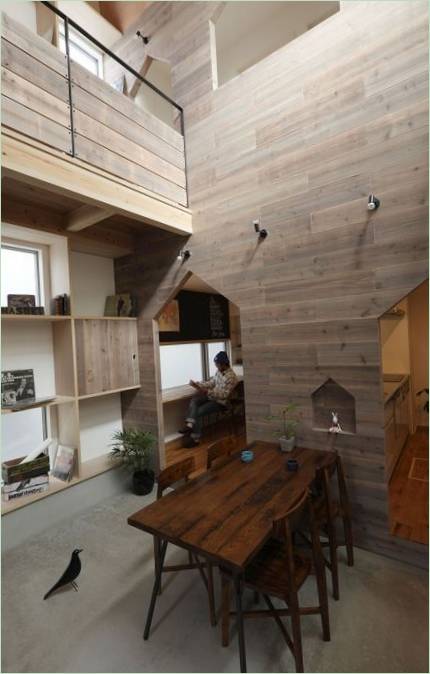 Indretning af spisestuen i Hazukashi House