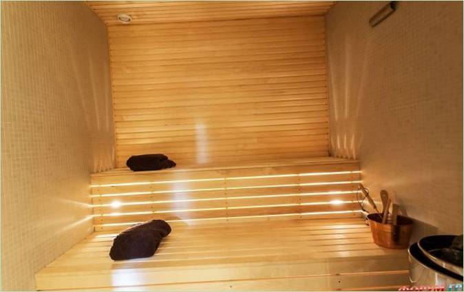 En sauna i et skovhus