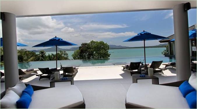 Villa Padma poollounge ved poolen