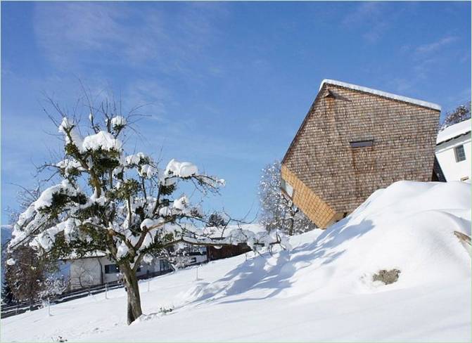 Ufogel's hus udvendigt om vinteren