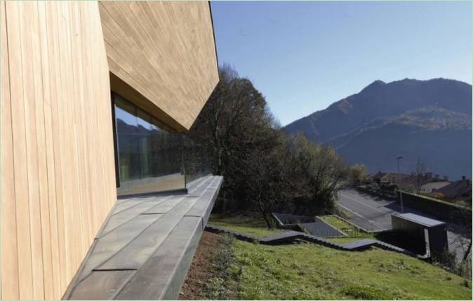 Villa på en bjergskråning af Camillo Botticini, Italien