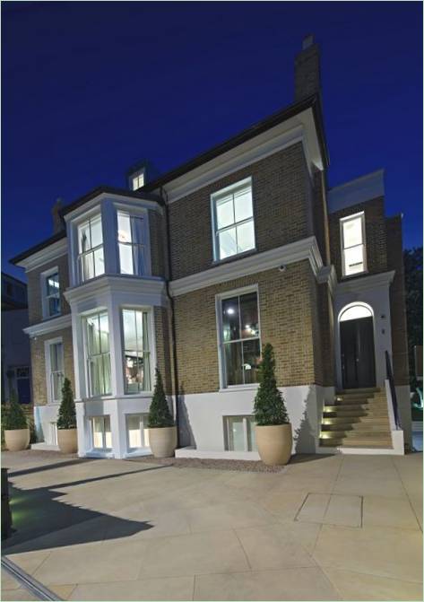 West London House i England