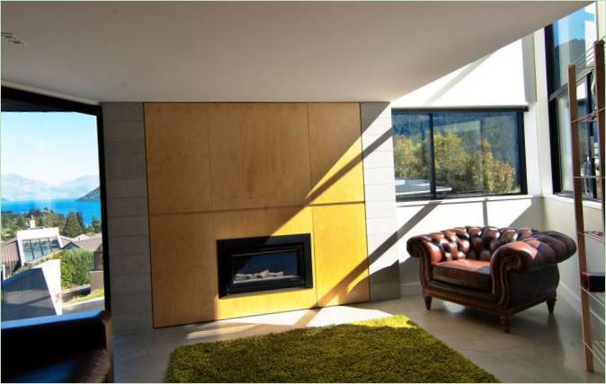 Stue med pejs i Dublin Street House af Kerr Ritchie i New Zealand