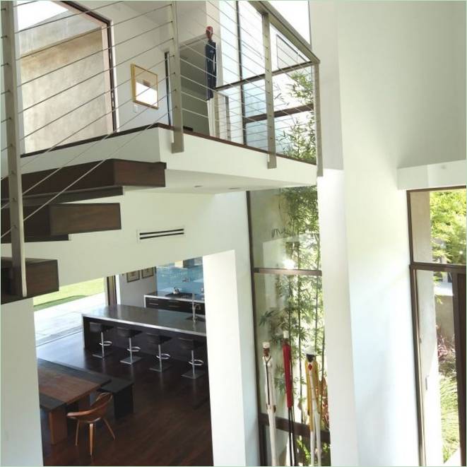 Residence Mandeville Canyon hus på en bakke