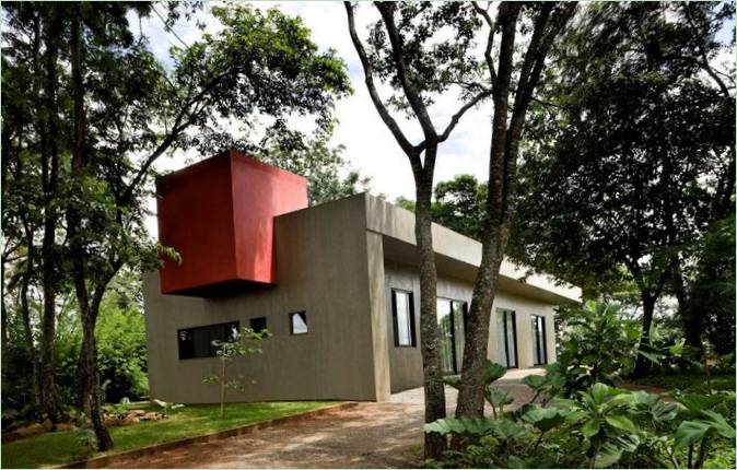 Det røde betonhus - Casa Da Caixa Vermelha af arkitekt Leo Romano i Goiânia, Goiás, Brasilien