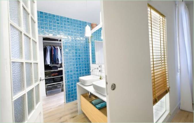 Badeværelse og garderobe i huset