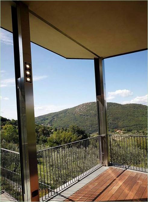 Den åbne loggia i Fioravanti Poolhouse i Italien