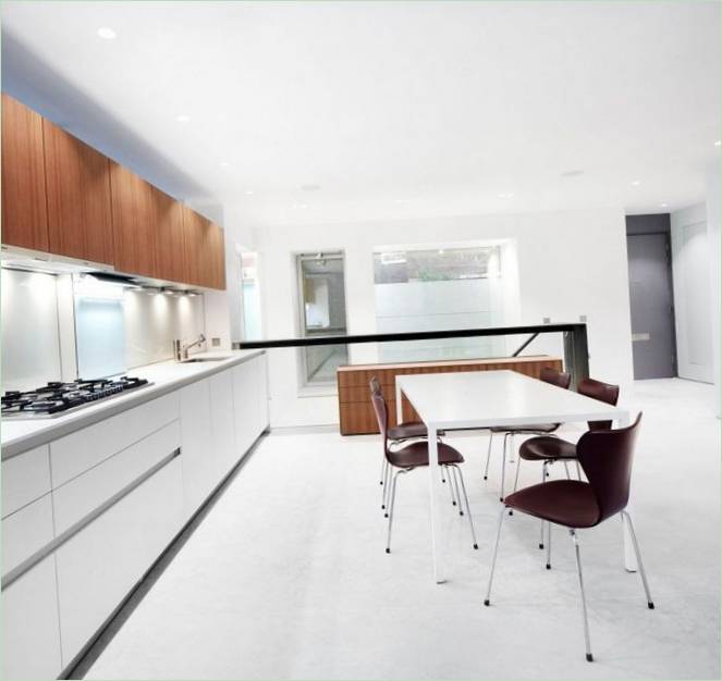 Indretning af køkken med spisebord Mews House Primrose Hill 2 i London