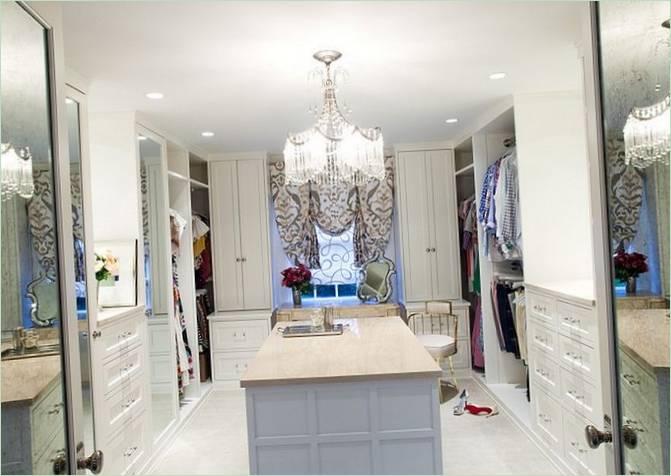 Kreativt design af walk-in-garderobe